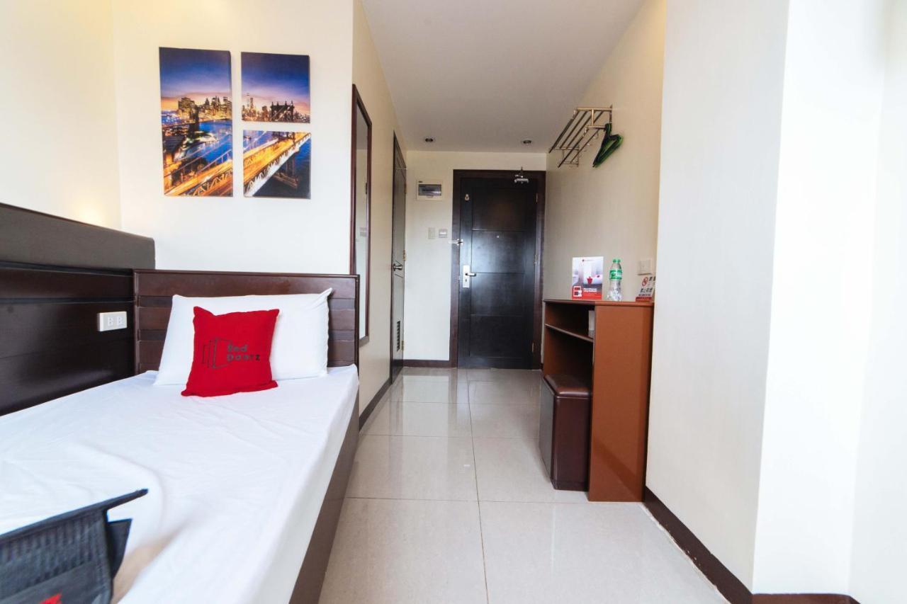 Reddoorz Near Victoria Mall Davao City Exteriör bild