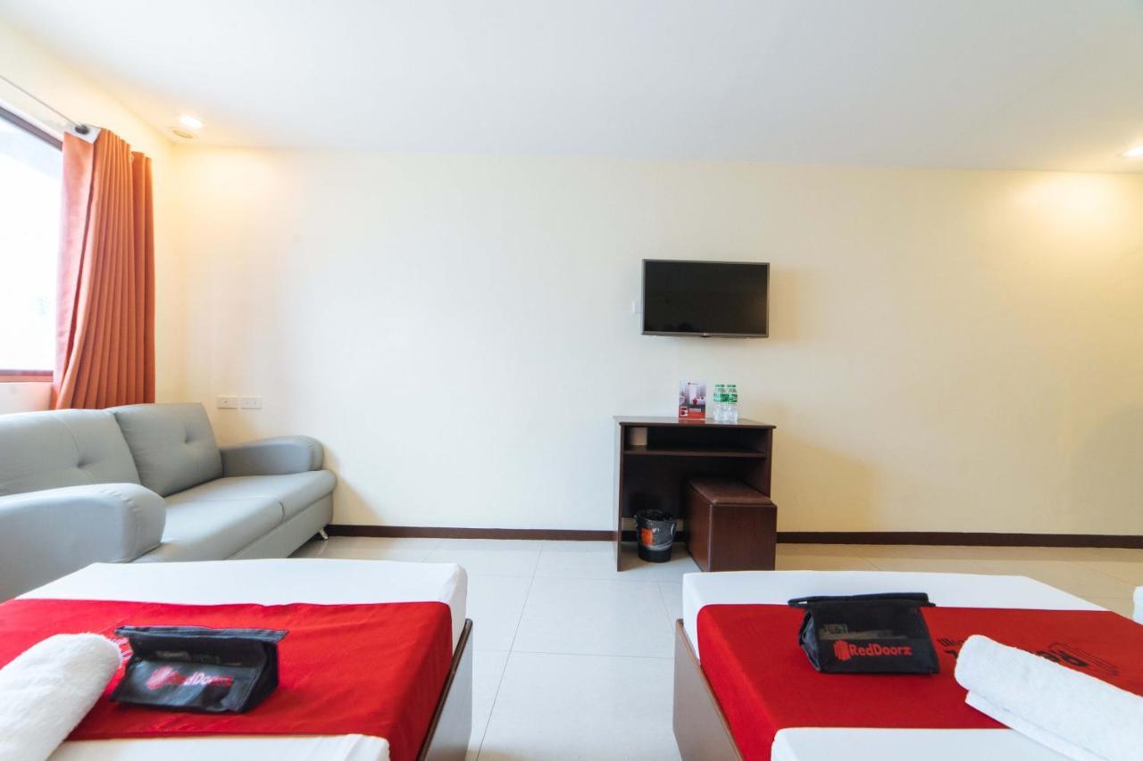 Reddoorz Near Victoria Mall Davao City Exteriör bild